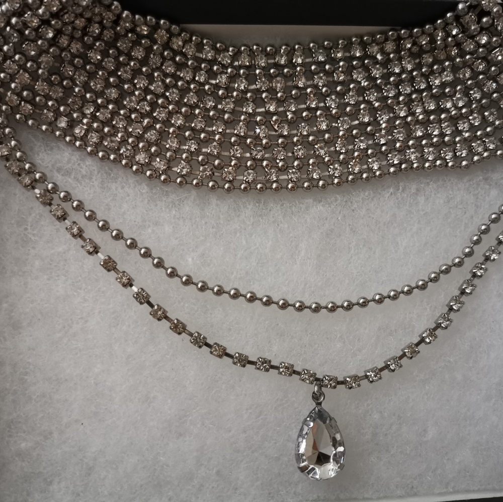 Choker - Picture 2 of 5